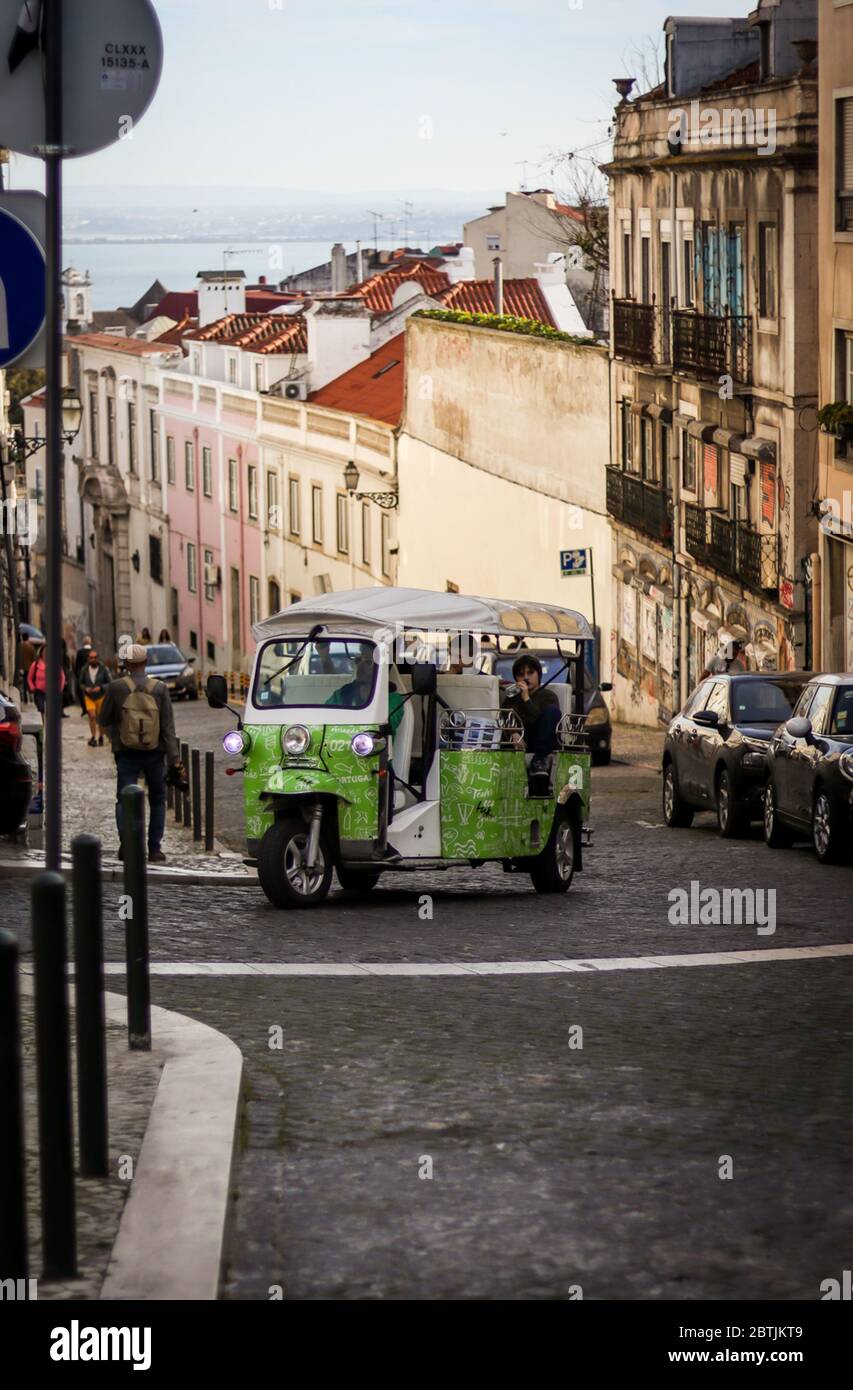 Lisbonne est à la fois histoire et contemporain, ancienne et nouvelle, lumière et obscurité, réalité et magie. Banque D'Images