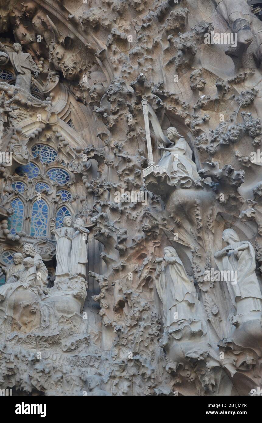 Le Temple Basílica i Expiatori de la Sagrada Família est une grande église catholique romaine inachevée à Barcelone, conçue par l'architecte catalan Antoni Banque D'Images