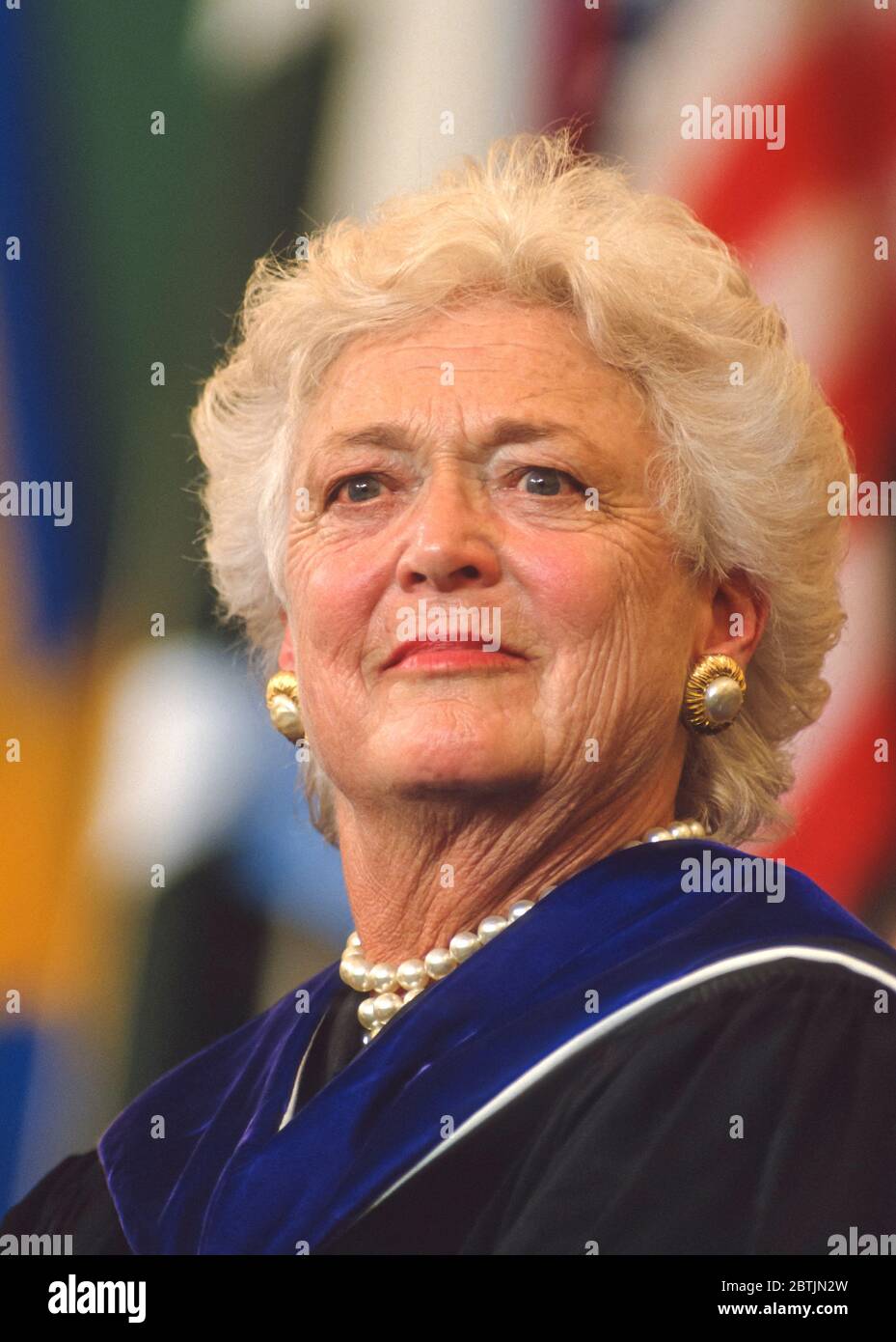 WELLESLEY, MASSACHUSETTS, États-Unis, 1er JUIN 1990 - la première dame Barbara Bush au Wellesley College commence. Banque D'Images