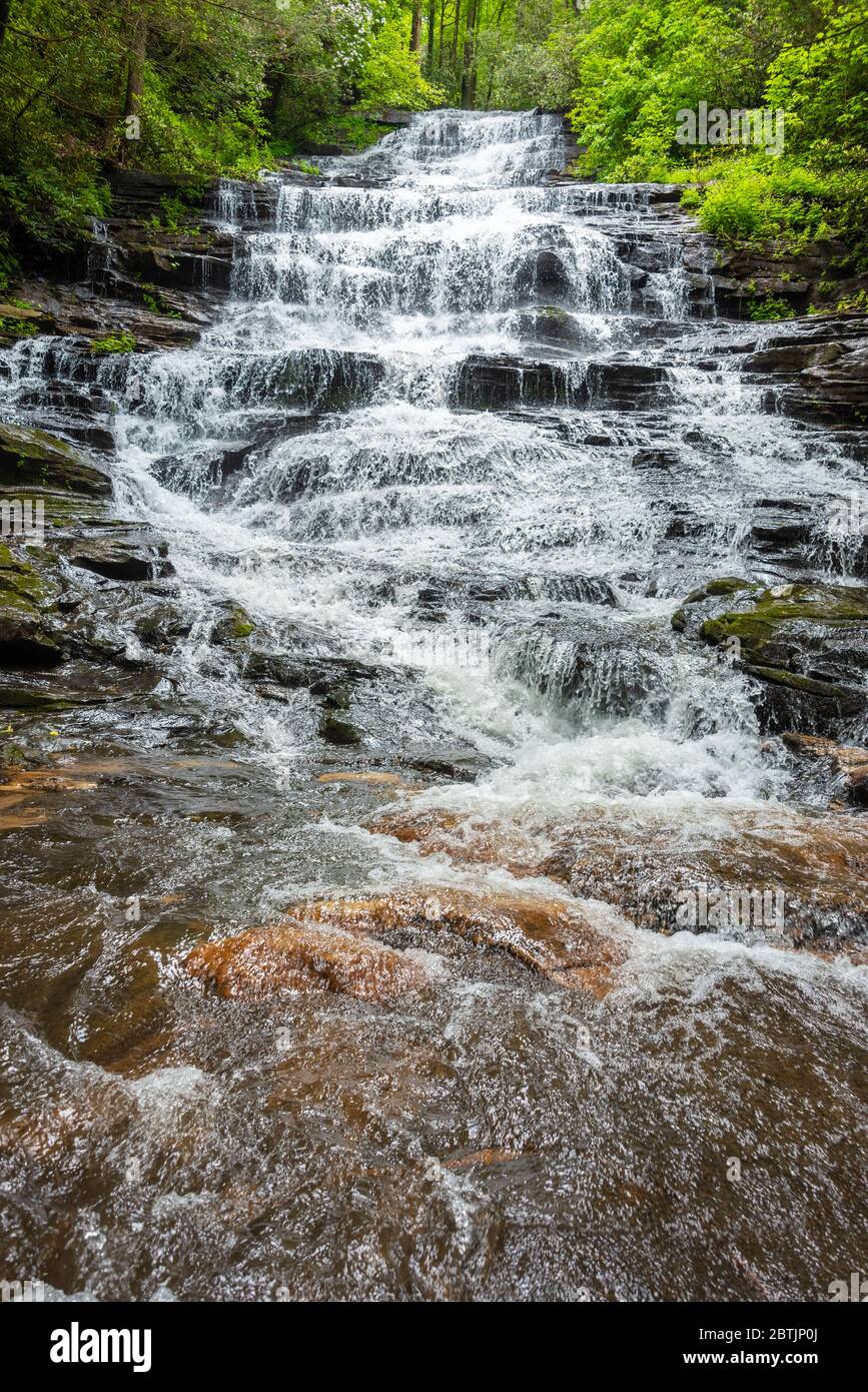 Les chutes Minnehaha dans la forêt nationale de Chattahoochee près du lac Rabun à Lakemont, en Géorgie. (ÉTATS-UNIS) Banque D'Images