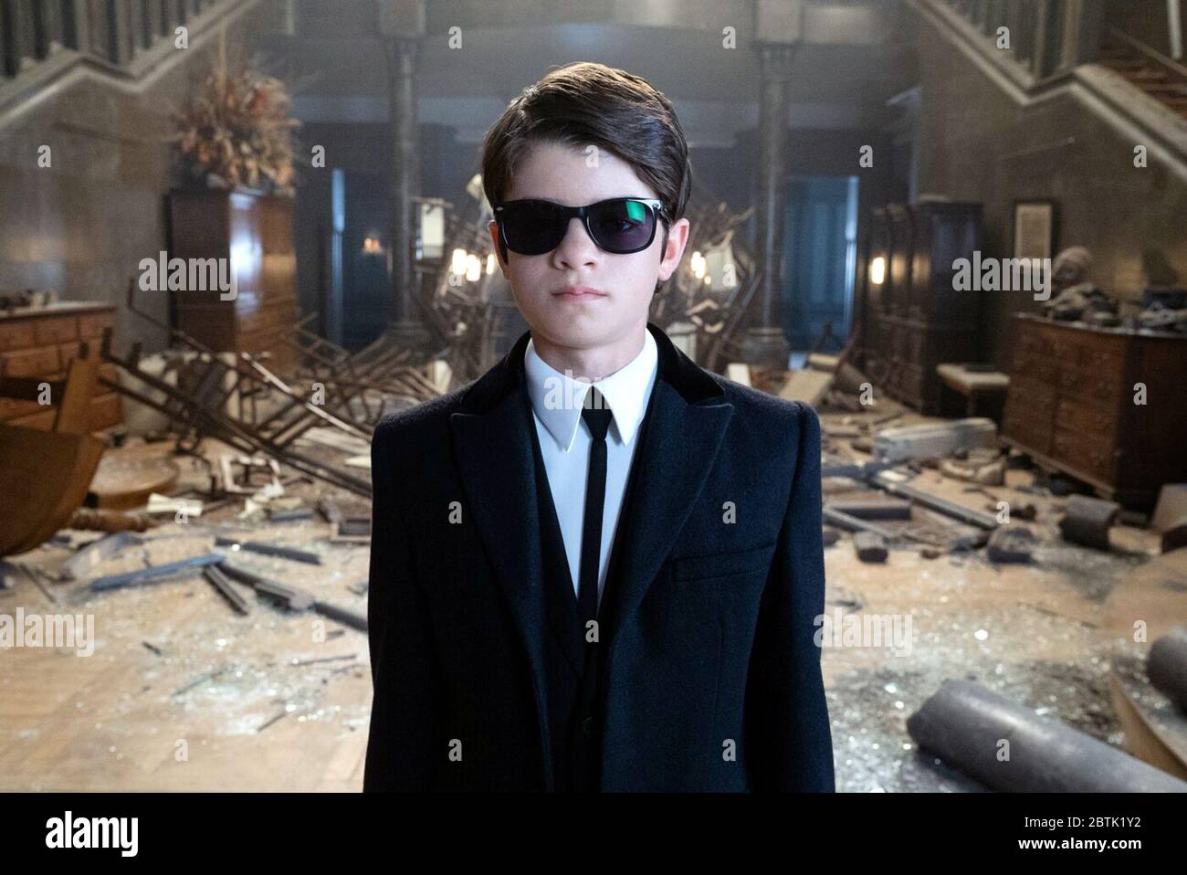 Artemis Fowl est un film d'aventure de science-fiction américain de 2020 basé sur le roman de 2001 du même nom d'Eoin Colfer et réalisé par Kenneth Branagh à partir d'un scénario co-écrit par Conor McPherson et Hamish McColl. Cette photographie est à usage éditorial seulement et est le copyright de La société de film et/ou le photographe affecté par la société de film ou de production et ne peut être reproduit que par des publications en conjonction avec la promotion du film ci-dessus. Un crédit obligatoire est requis pour la société de cinéma. Le photographe doit également être crédité lorsqu'il est connu. Banque D'Images