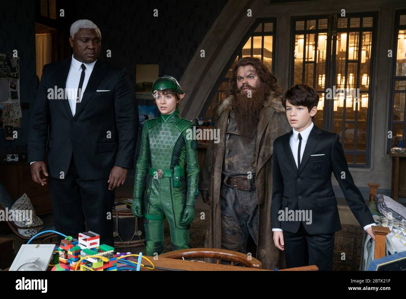 Artemis Fowl est un film d'aventure de science-fiction américain de 2020 basé sur le roman de 2001 du même nom d'Eoin Colfer et réalisé par Kenneth Branagh à partir d'un scénario co-écrit par Conor McPherson et Hamish McColl. Cette photographie est à usage éditorial seulement et est le copyright de La société de film et/ou le photographe affecté par la société de film ou de production et ne peut être reproduit que par des publications en conjonction avec la promotion du film ci-dessus. Un crédit obligatoire est requis pour la société de cinéma. Le photographe doit également être crédité lorsqu'il est connu. Banque D'Images