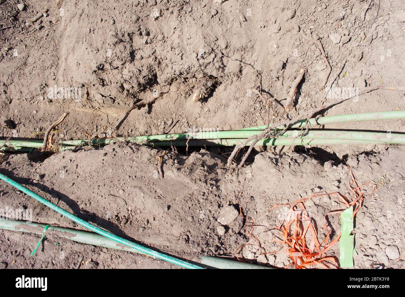 Câbles souterrains excavés dans la rue à Elst, pays-Bas Banque D'Images