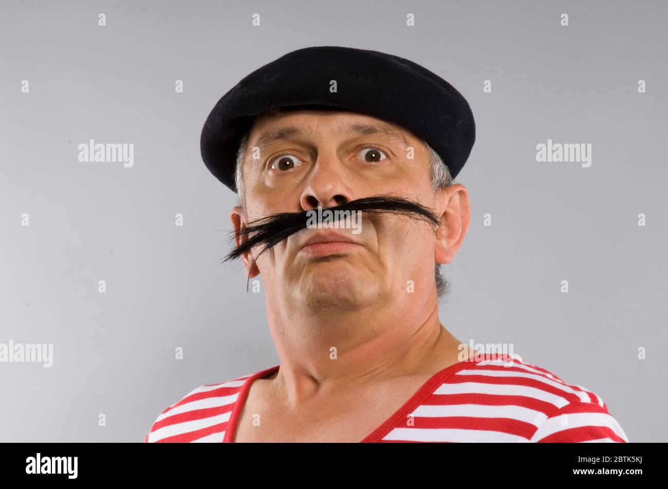 tristes clown avec costume rayé Banque D'Images