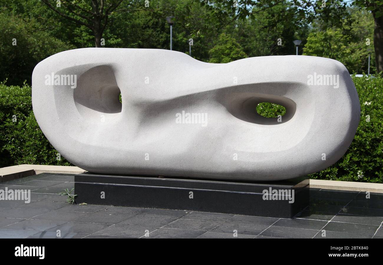 Rosewall de Dame Barbara Hepworth exposé à future Walk à Chesterfield Banque D'Images