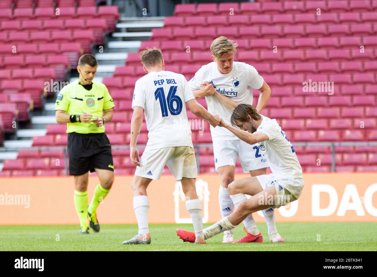 Copenhague, Danemark. 26 mai 2020. Rasmus Falk (33), PEP Biel (16) et Mikkel Kaufmann (29) du FC Copenhague vus lors d'un match test entre le FC Copenhague et Soenderjyske à Telia Parken. Jeudi 28 le Superliga danois redémarrera sans fans sur les stades en raison de l'épidémie du virus Corona. (Crédit photo : Gonzales photo/Alamy Live News Banque D'Images