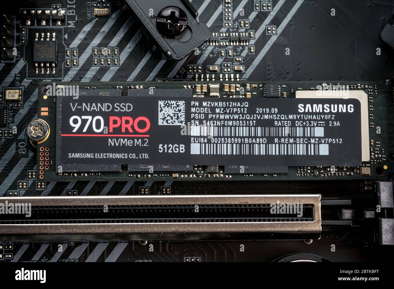 23 février 2020, Saint-Pétersbourg, Russie. Gros plan sur le SSD Samsung 970 pro NVMe de la carte mère. Vue de dessus Banque D'Images