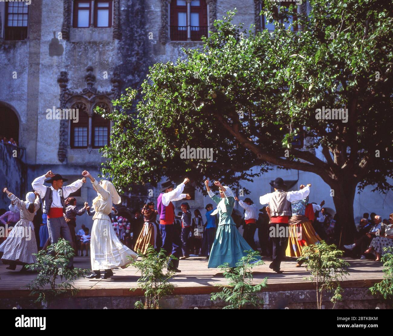 Danse folklorique au Palais Royal, Sintra, région de Lisbonne, Portugal Banque D'Images