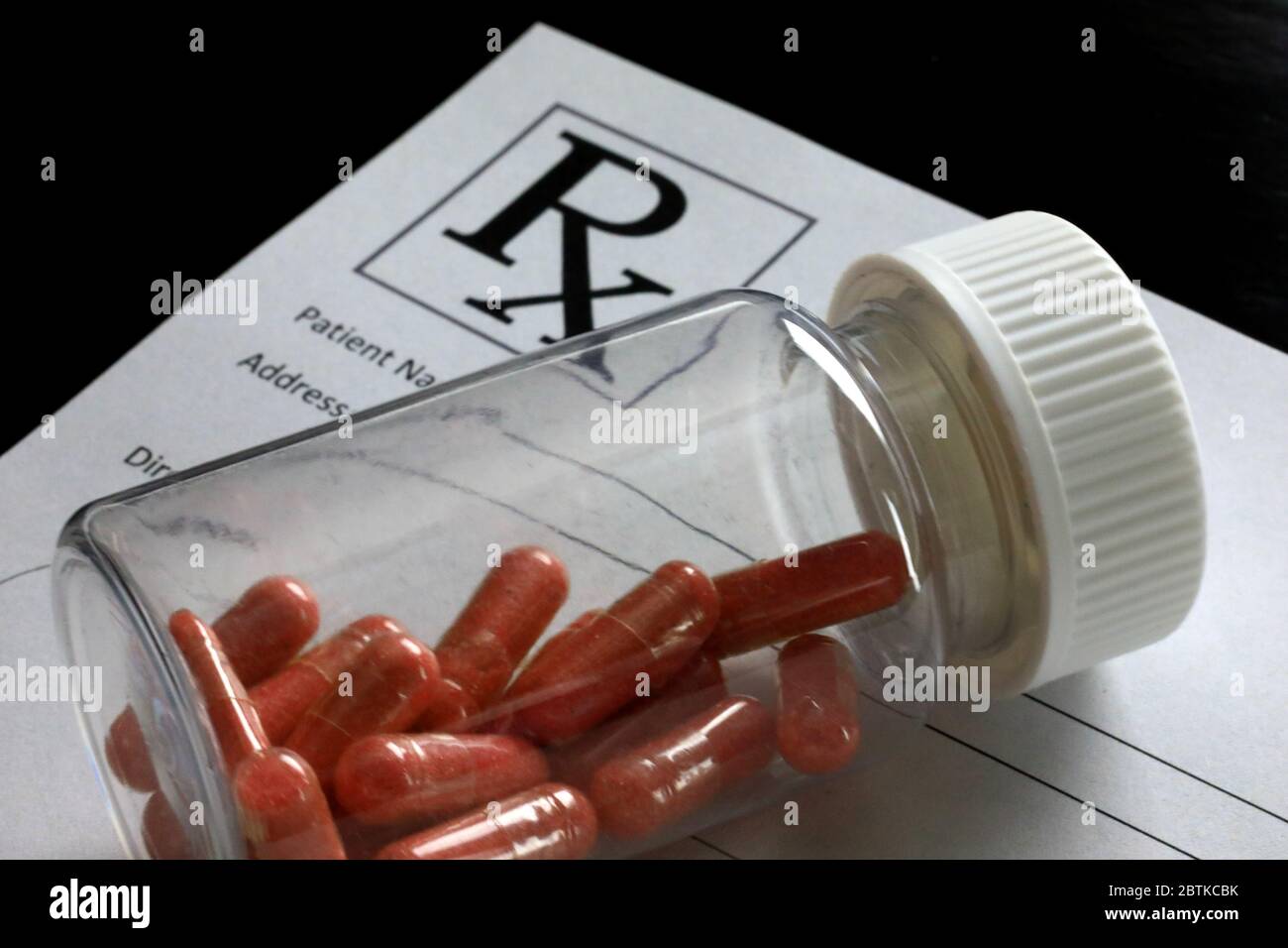 Flacon de médicament sur un formulaire de commande de pharmacie Banque D'Images