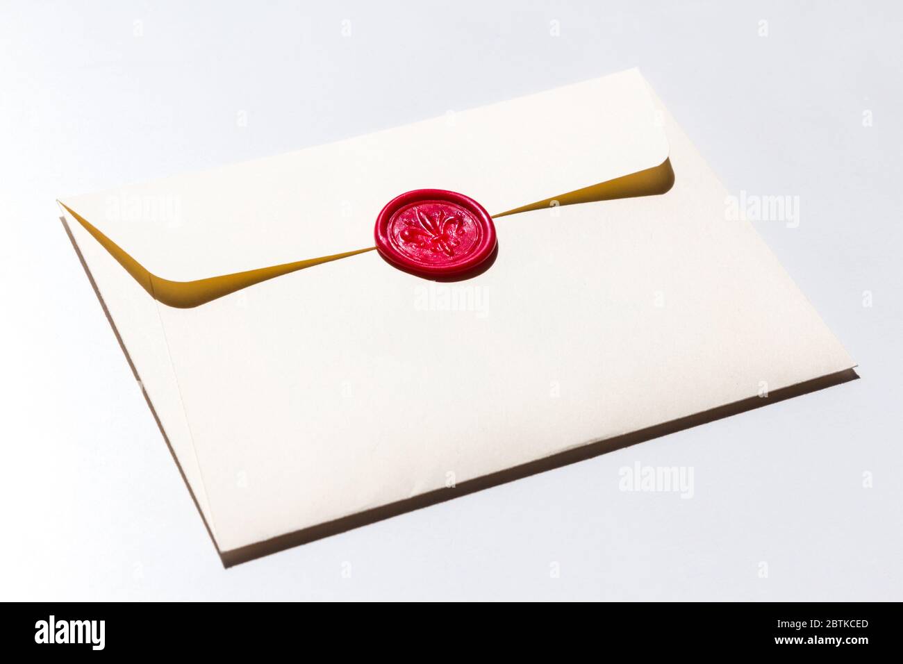 Enveloppe avec sceau de cire de fleur de fleur de fleur de fleur de lis du  symbole de nénuphars Photo Stock - Alamy