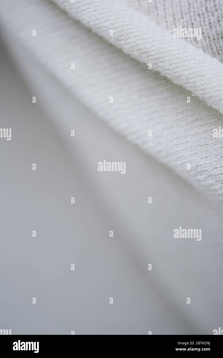 tissu écossais blanc doux avec texture lainages. lignes droites. gros plan Banque D'Images