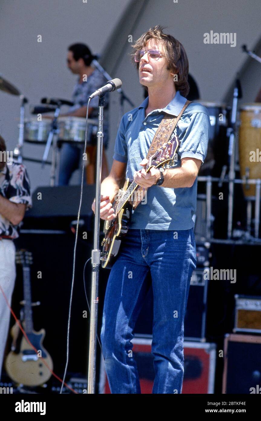 Bob Weir de la Grasful Dead se produisant au concert Alliance for Survival au Hollywood Bowl en 1981 Banque D'Images