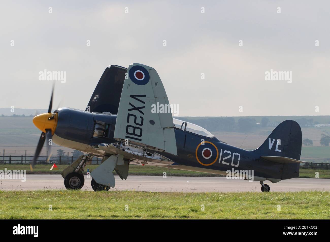 G-RNHF (anciennement VX281 dans le service de la Marine royale), une fureur de la mer de Hawker appartenant à Navy Wings, et exploitée par le vol historique de la Marine royale, à la RAF Leuchars. Banque D'Images