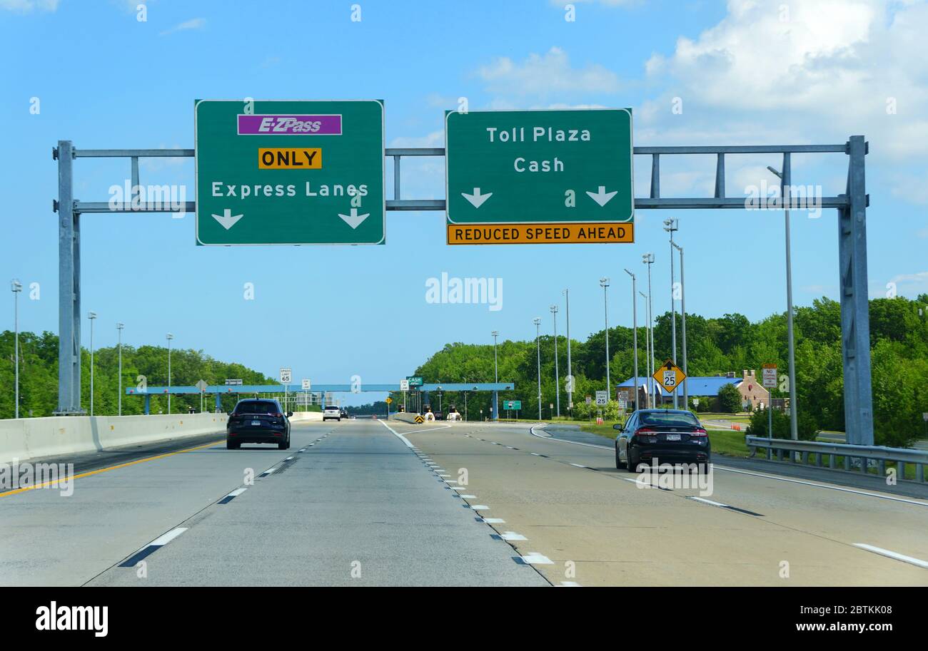 Dover, Delaware, États-Unis - 23 mai 2020 - circulation sur la route 1 près de l'entrée de péage EZpass Banque D'Images