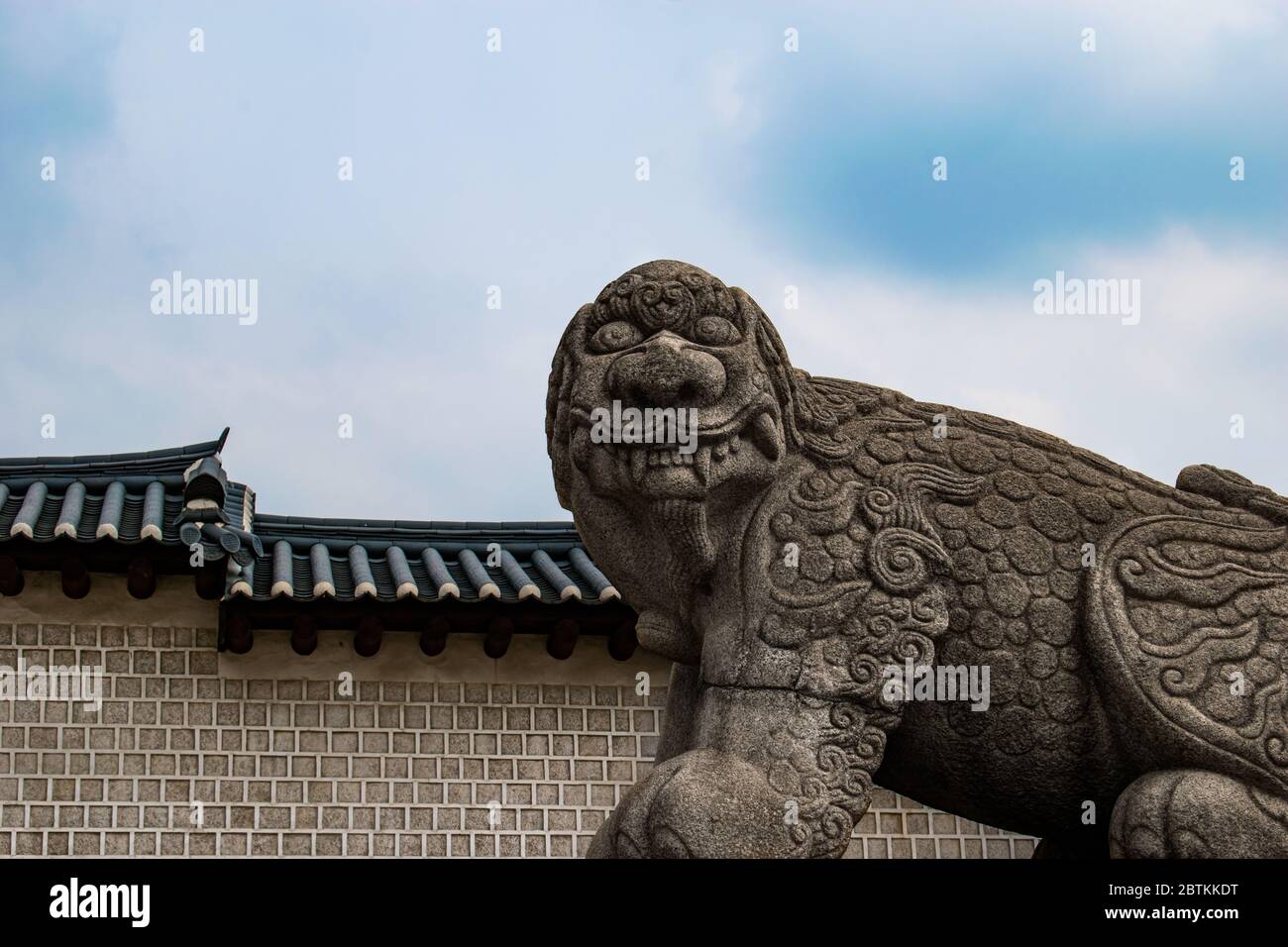 Statue de Komainu à Séoul, un Komainu est connu comme un lion en Asie, un qui est utilisé pour repousser les mauvais esprits. Banque D'Images