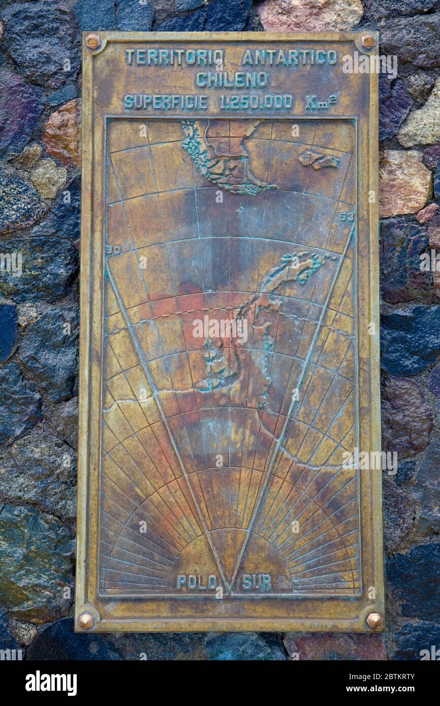 Plaque sur l'avenue Colon à Punta Arenas, province de Magallanes, Patagonie, Chili, Amérique du Sud Banque D'Images