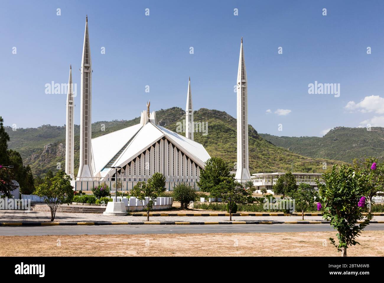 Mosquée Faisal, mosquée moderne en forme de tente bédouine, Islamabad, territoire de la capitale d'Islamabad, Pakistan, Asie du Sud, Asie Banque D'Images