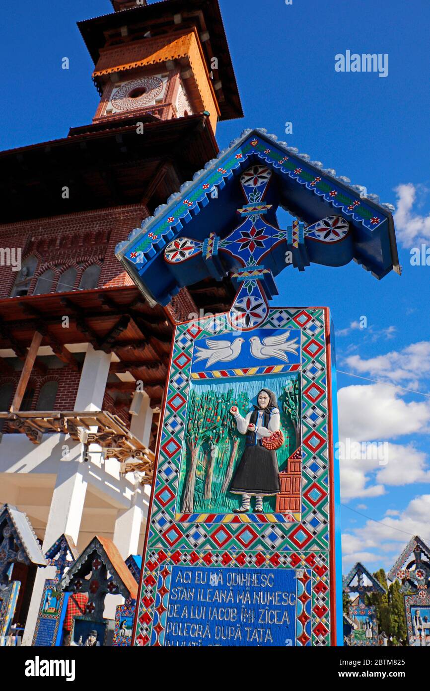 Cimetière Merry dans le village de Sapata, région de Maramures dans le nord de la Roumanie Banque D'Images