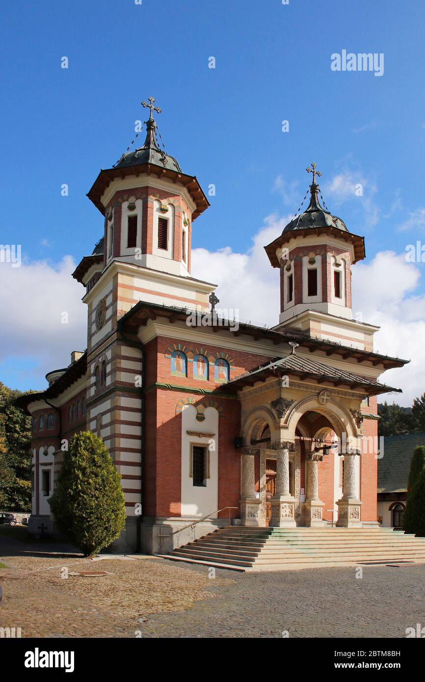Monastère de Sinaia, construit en 1695, vallée de Prahova, monument religieux pittoresque de Roumanie Banque D'Images