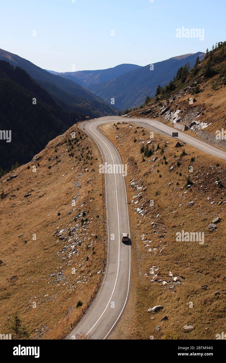 Le passage Transfagarasan est le passage au-dessus des montagnes de Carpates en Roumanie et est l'une des routes de montagne les plus spectaculaires au monde Banque D'Images