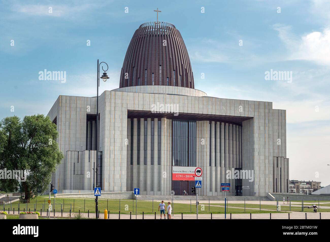 Varsovie, Pologne - 15 juin 2019 : Temple de la Divine Providence ou Swiatynia Opatrznosci Bozej, église catholique romaine à Wilanow, quartier de Varsovie Banque D'Images