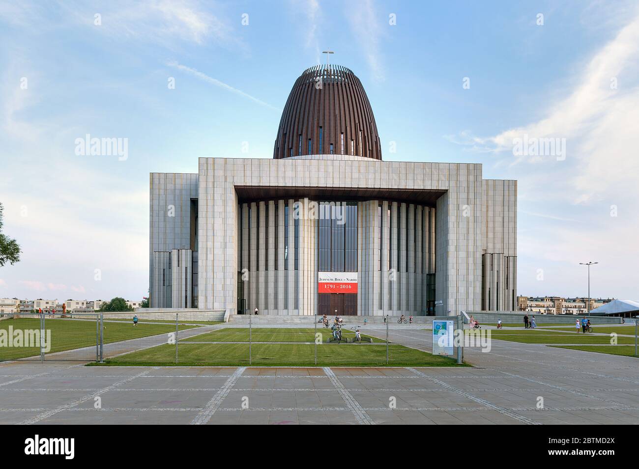 Varsovie, Pologne - 15 juin 2019 : Temple de la Divine Providence ou Swiatynia Opatrznosci Bozej, église catholique romaine à Wilanow, quartier de Varsovie Banque D'Images