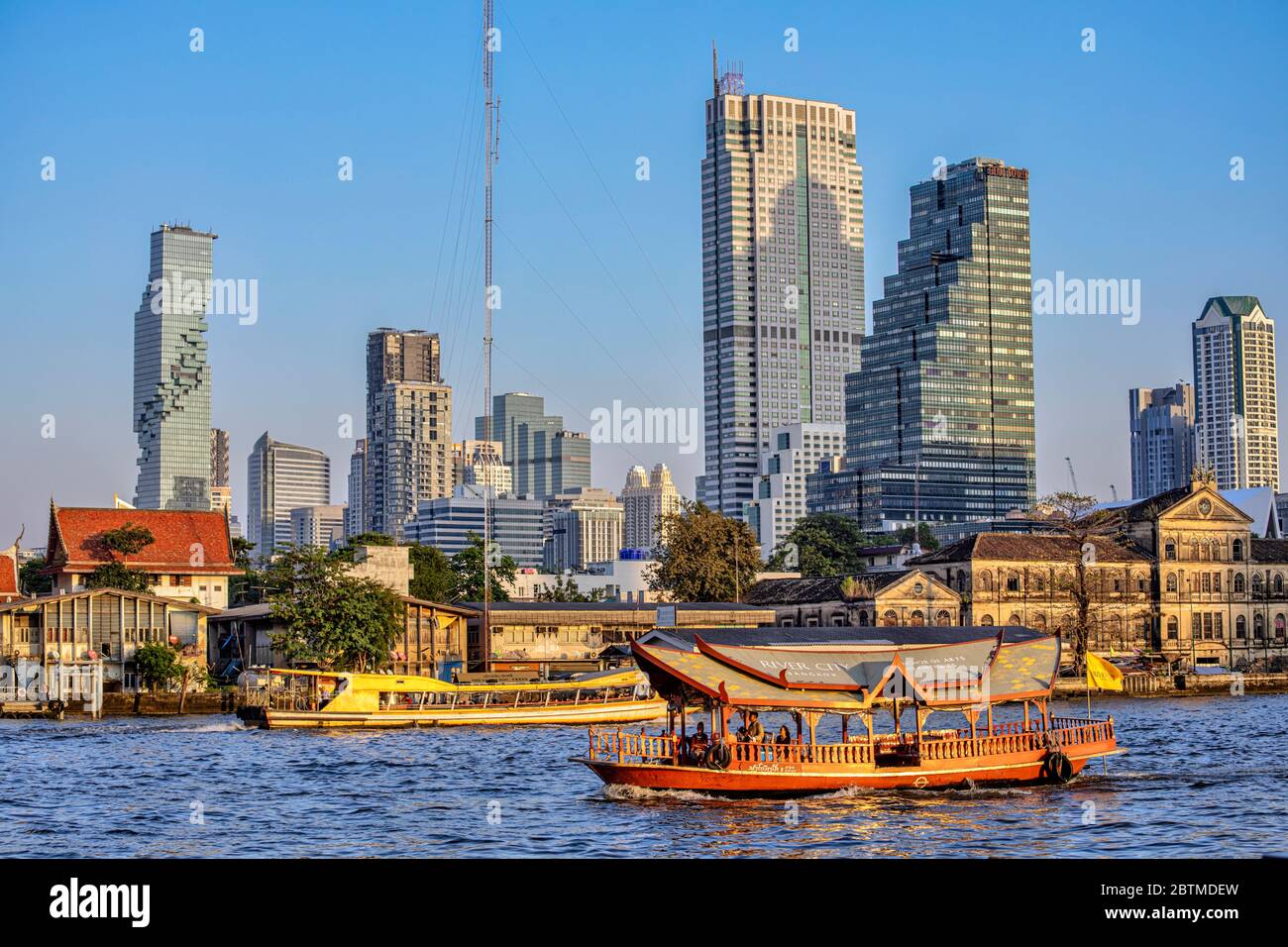 Thaïlande, Bangkok, vue sur le quartier de Bangrak depuis le centre <icon Siam Banque D'Images