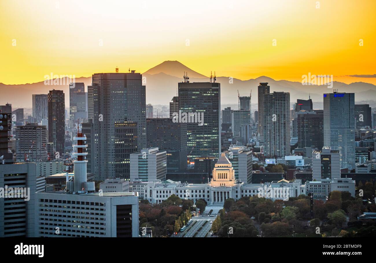 Japon, Tokyo, Chiyoda Ku, National Diet Bldg. An Mount Fuji Banque D'Images