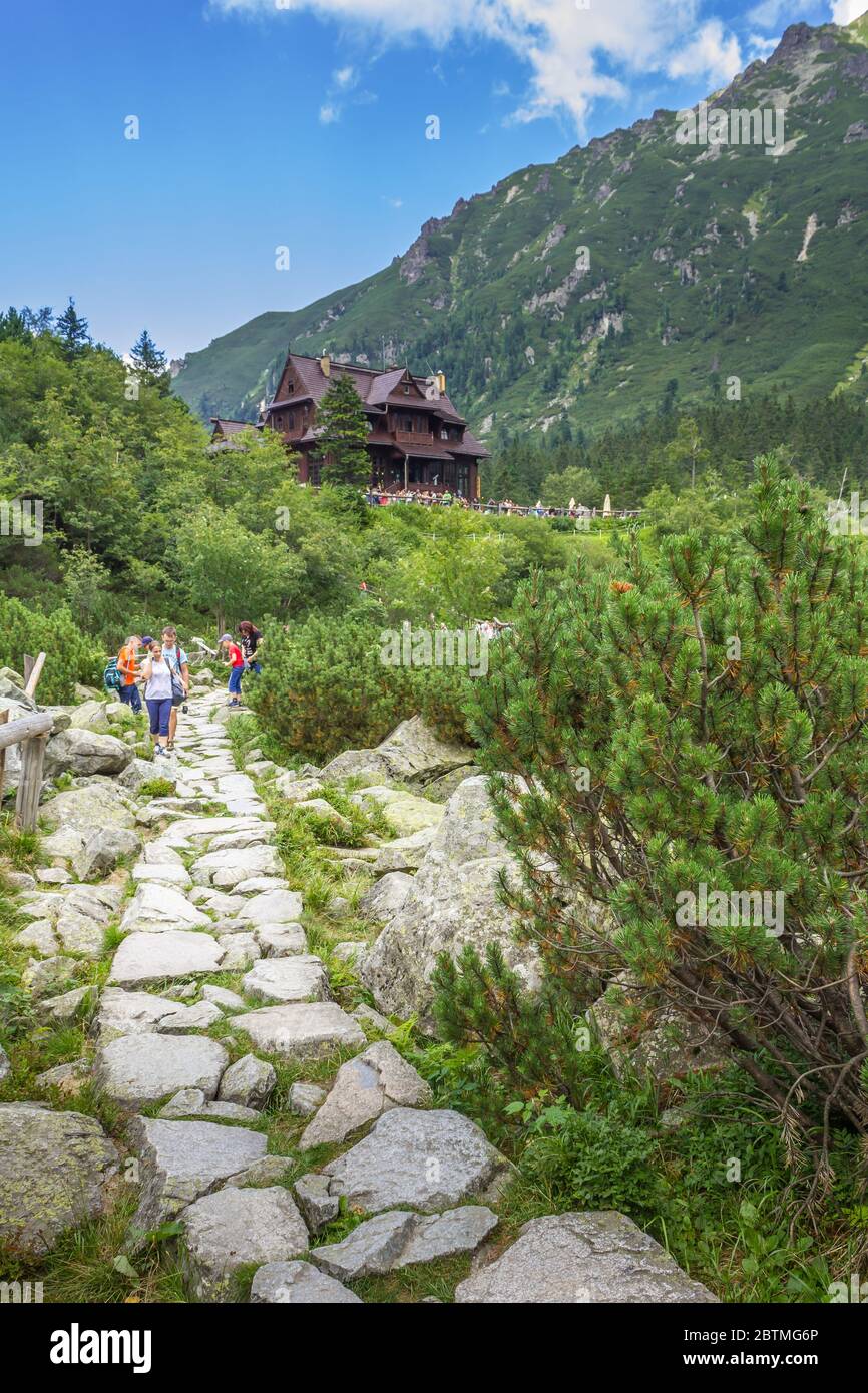 Montagnes Tatra en Pologne. Refuge de montagne au lac Morskie Oko. Banque D'Images