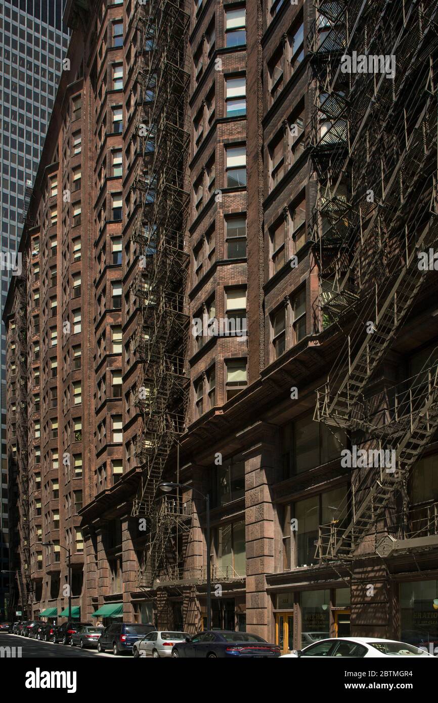 Vue générale verticale de l'arrière du bâtiment Monadnock avec ses escaliers d'incendie extérieurs, 53 W. Jackson Blvd, Chicago, Illinois, États-Unis Banque D'Images