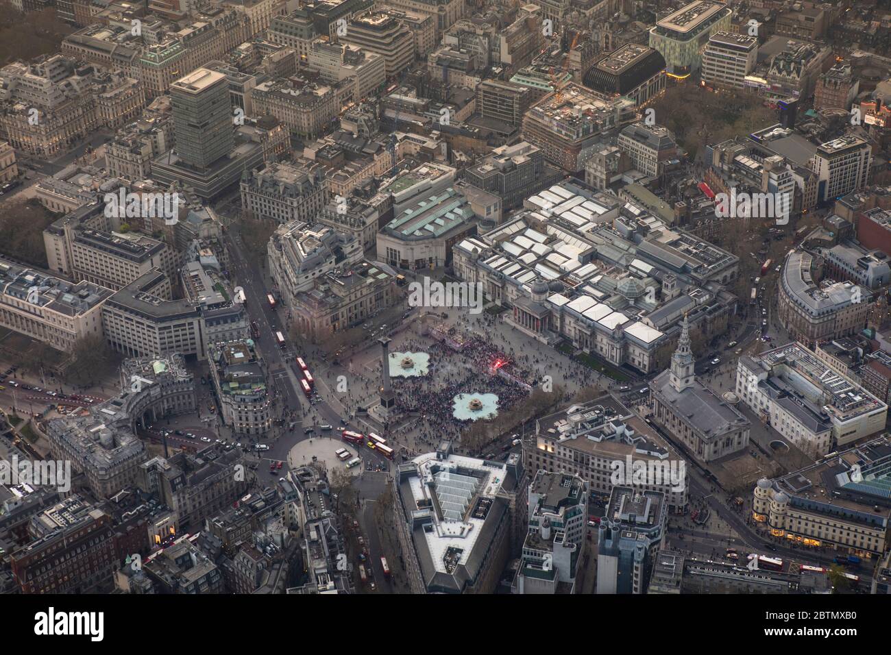Vue aérienne de Trafalgar Square à Londres à Dusk Banque D'Images