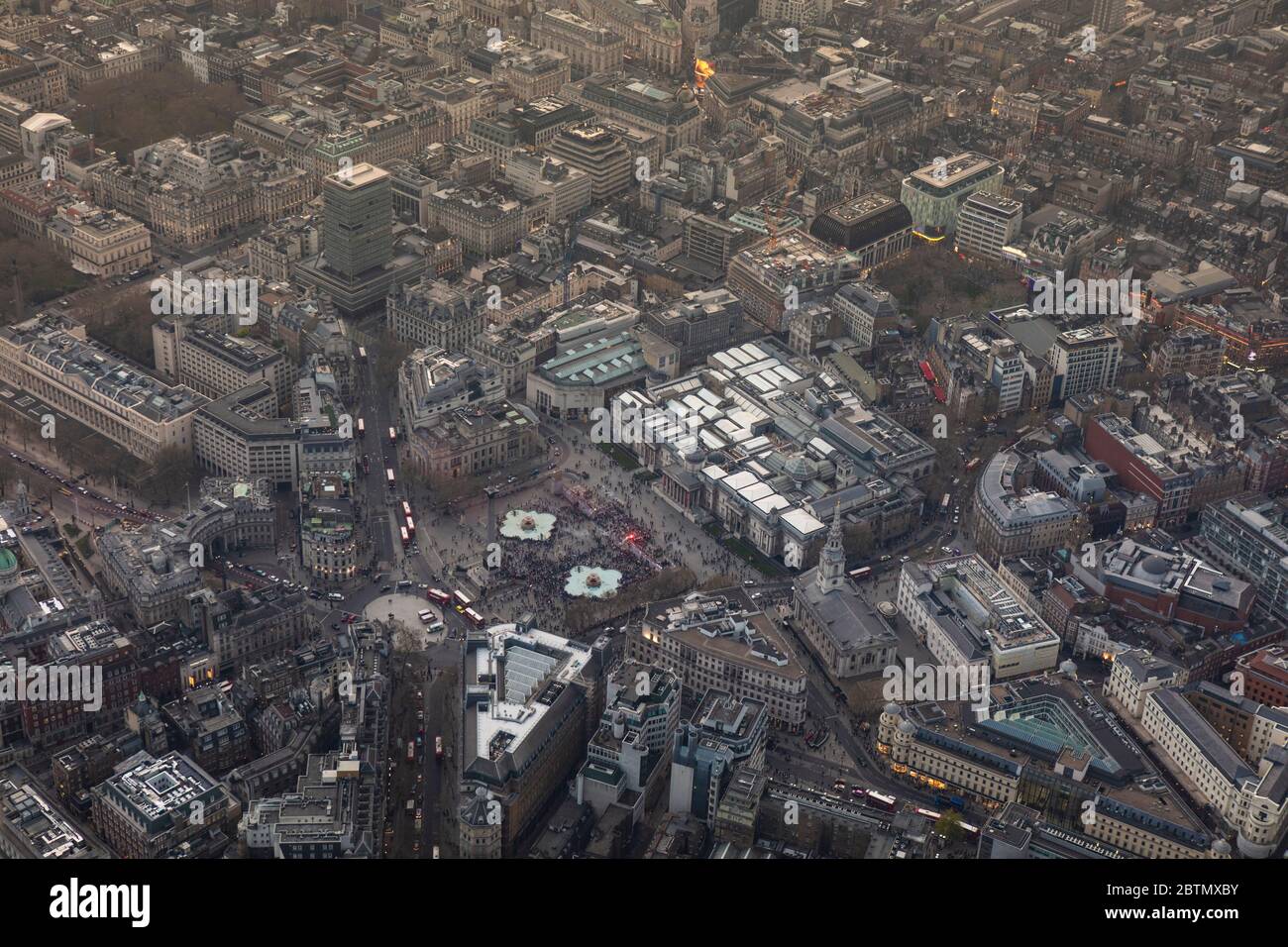 Vue aérienne de Trafalgar Square à Londres à Dusk Banque D'Images