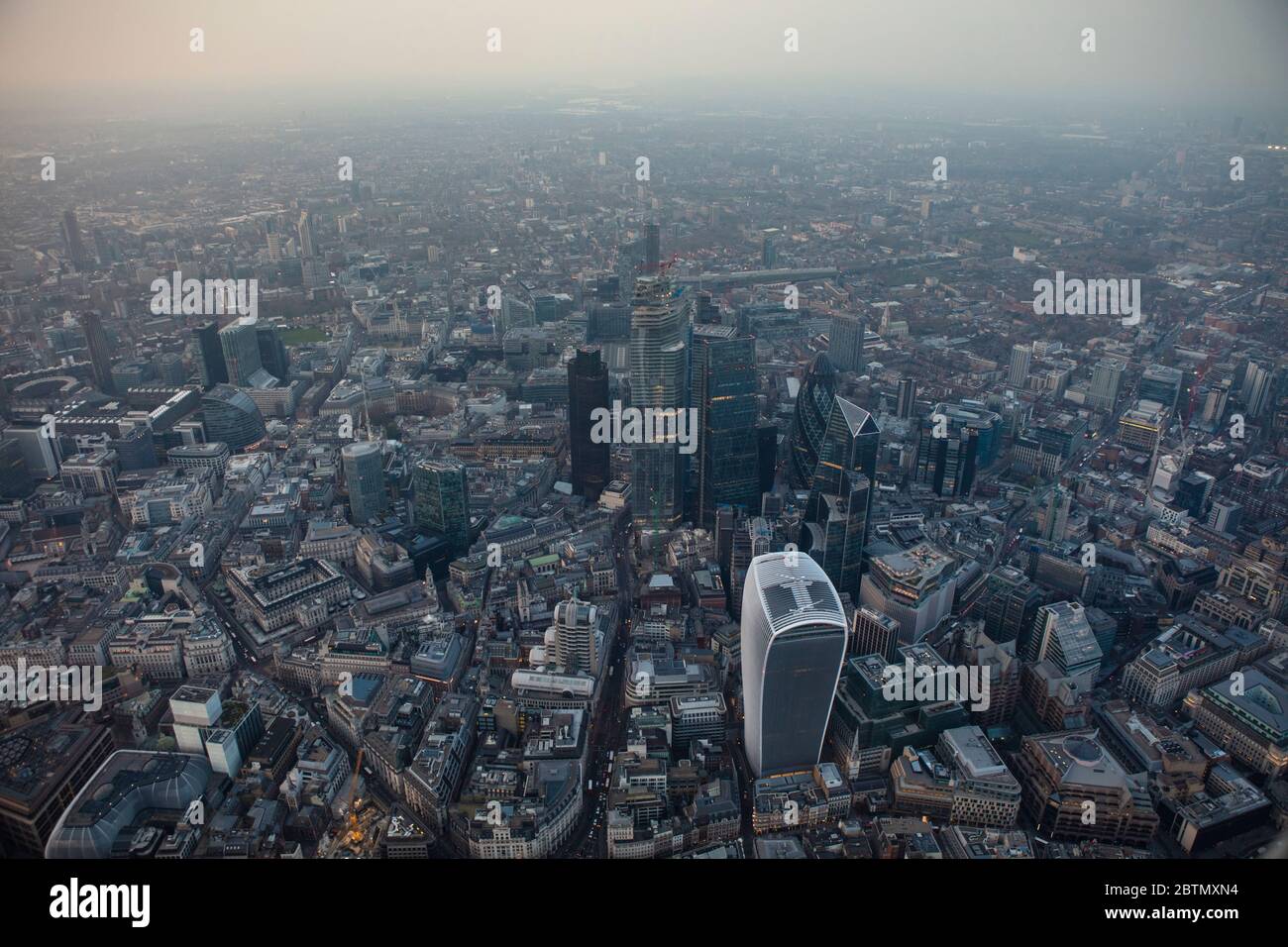 Vue aérienne de la ville de Londres à Dusk Banque D'Images