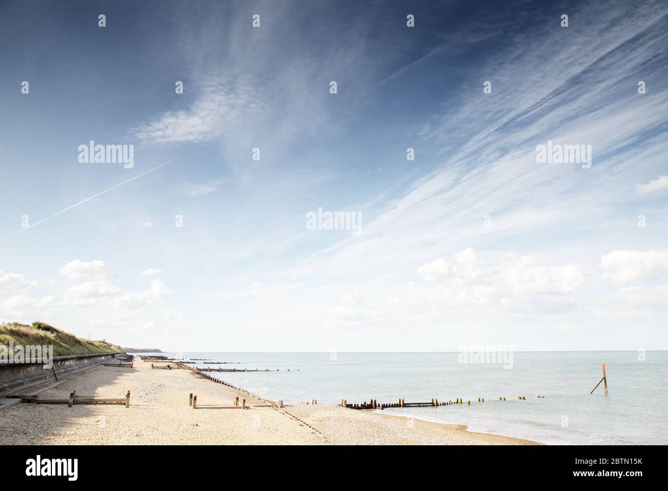 Image paysage de la plage d'Eccles sur la mer en direction de la plage de Happisburgh à Norwich Banque D'Images