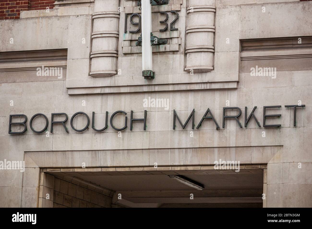 L'entrée du marché de Borough sur Borough High Street dans le quartier de Southwark à Londres Banque D'Images