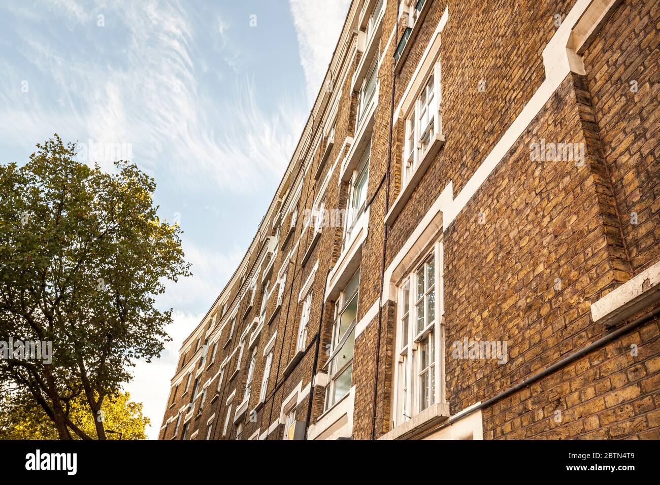 Architecture distinctive du XIXe siècle, Ilfracombe Flats, qui fait partie du domaine Peabody Trust, dans le quartier londonien de Southwark, Londres, Angleterre Banque D'Images