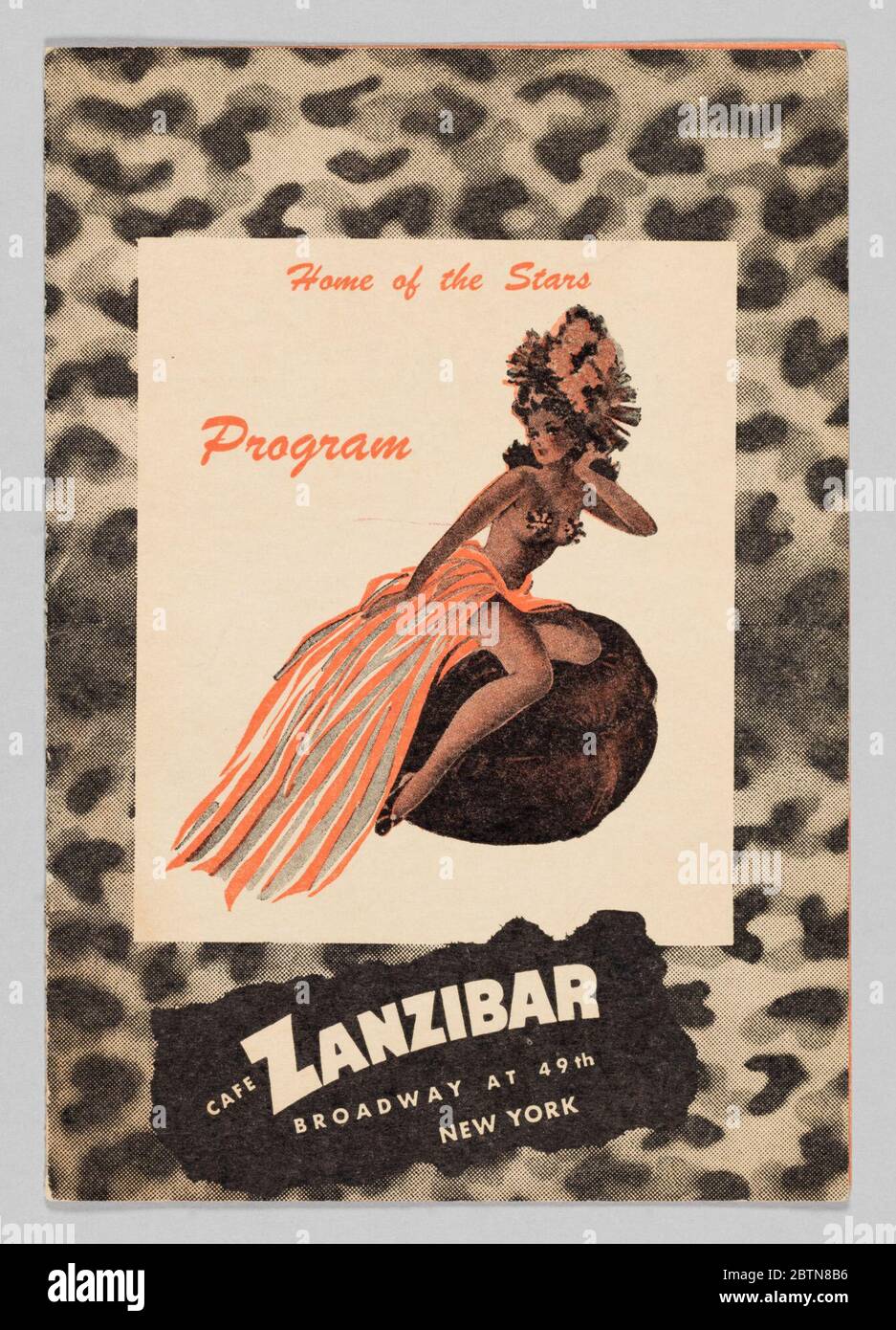 Programme pour café Zanzibar. Un programme du café Zanzibar. Le programme est conçu de façon à ce que les clients puissent l'adresser à un ami et l'envoyer par la poste par l'entreprise. Le programme est une feuille de papier, pliée en deux. Le recto est doté d'une boîte blanche, bordée d'un arrière-plan à impression léopard en niveaux de gris. Banque D'Images