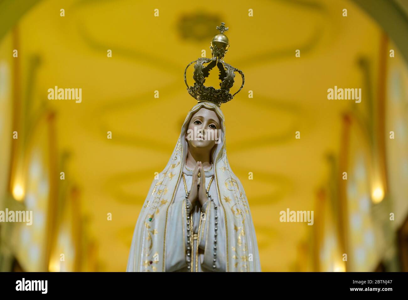 Statue de l'image de Notre Dame de Fatima, Mère de Dieu dans la religion catholique, Notre Dame du Rosaire de Fatima, la Vierge Marie Banque D'Images