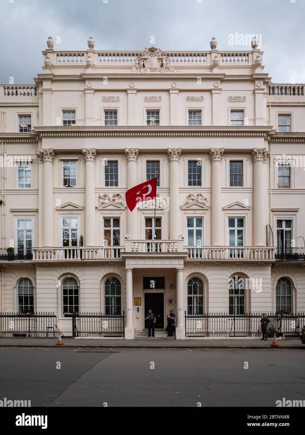 L'ambassade de Turquie à Belgravia, une région de Londres avec une forte concentration de hautes commissions internationales et diplomatiques. Banque D'Images