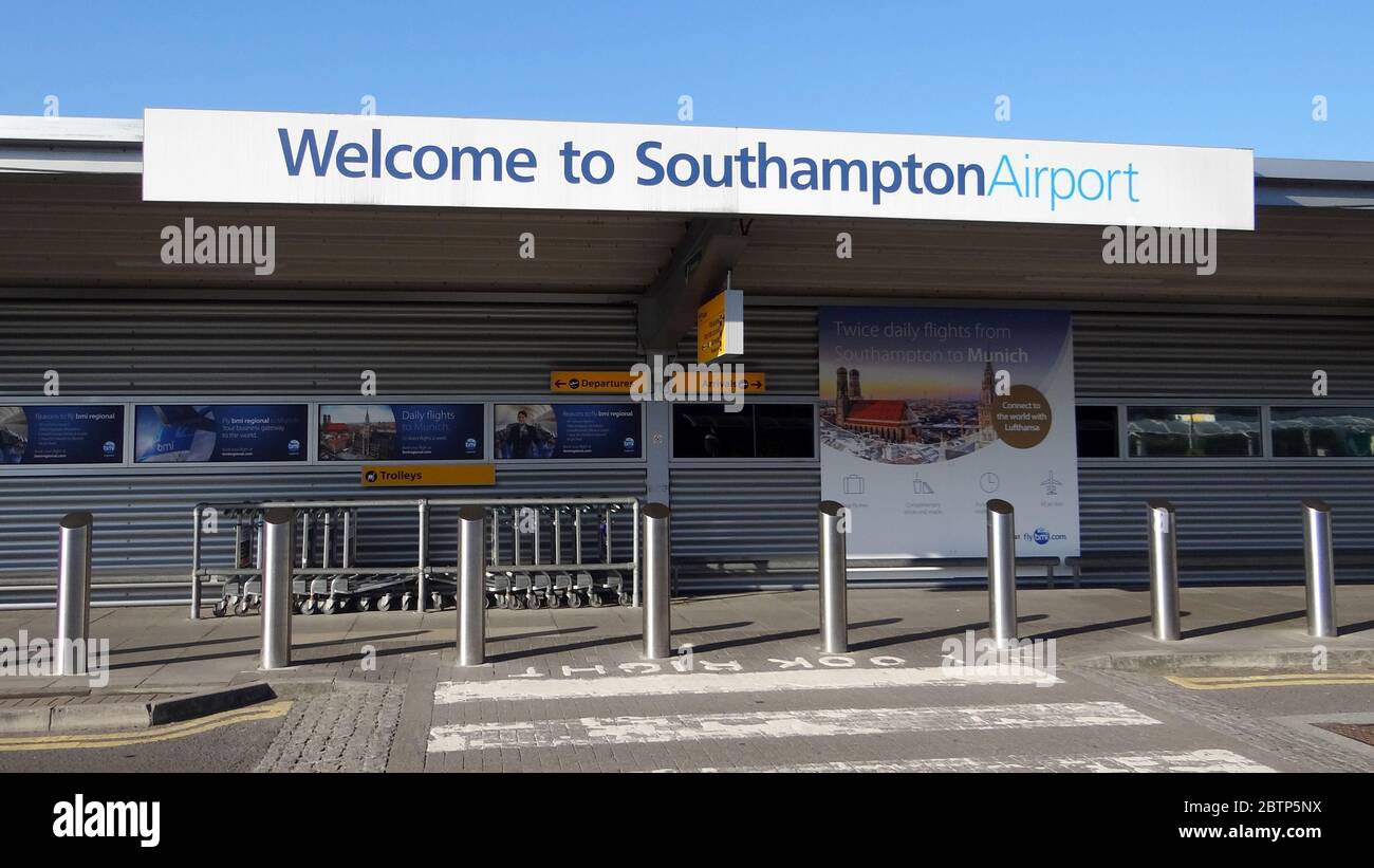 L'entrée principale de l'aéroport de Southampton dans le Hampshire, en Angleterre Banque D'Images