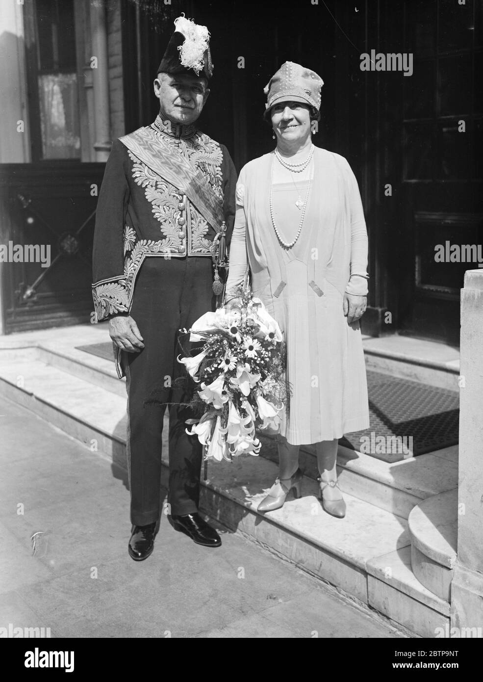 Mariage . Le mariage de Sir G Strickland et de Mlle Hulton a eu lieu à l'église de notre Dame des victoires , Kensington High Street . Mariée et marié . 31 août 1926 Banque D'Images