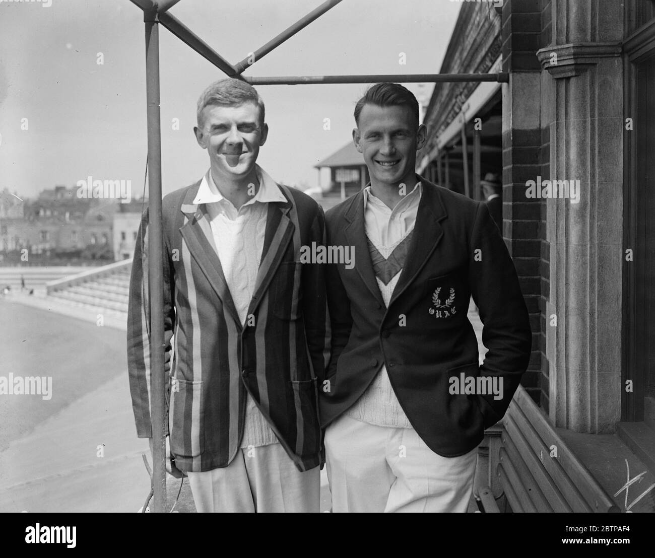 Université Oxford Cricketer' s . W M McBride ( à gauche ) et W G Kalaaugher . Juin 1928 Banque D'Images