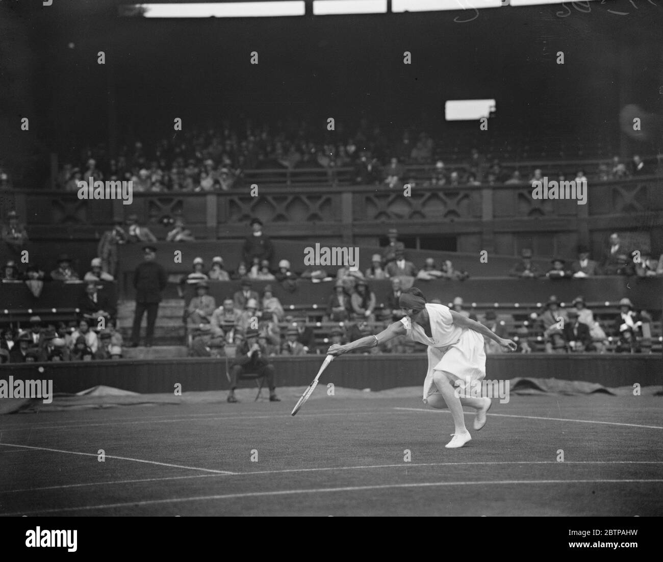 Finales de Teenis à Wimbledon . Mme Watson en jeu agianst Mme Mallory . 15 juin 1929 Banque D'Images