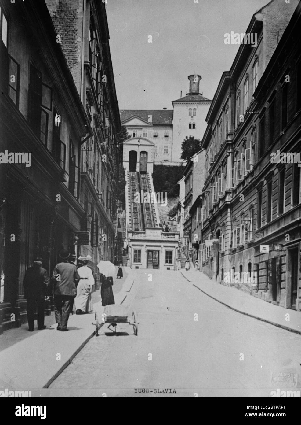 Yougoslavie . Zagreb ( Agram ) , le funiculaire vu de la rue Tomic . Janvier 1929 Banque D'Images