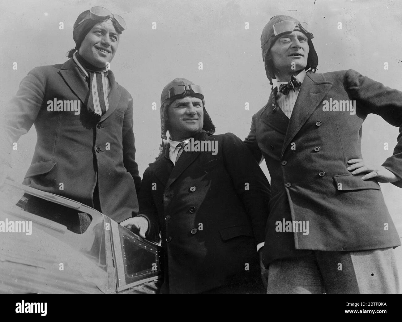 Les Allemands commencent le vol Atlantique . L'équipage de l'avion de Brême . De gauche à droite : Lohse , le chef , le capitaine Koehl et le baron von Huenefeld , le navigateur . 15 août 1927 Banque D'Images
