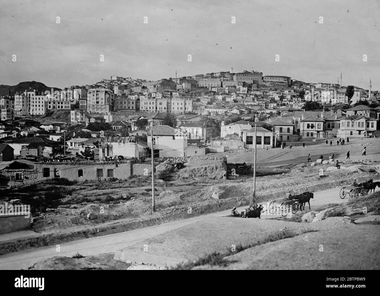 Angora la route de la Citadelle , montrant comment la nouvelle ville empiète sur l'ancien . 1er novembre 1931 Banque D'Images