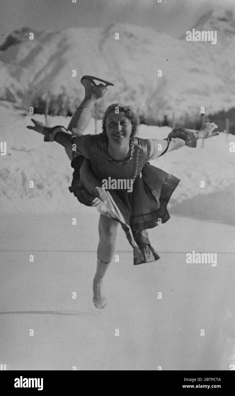 Un régal pour Londres . Mlle Fritzi Burger , le célèbre patineur , qui était à la deuxième place dans l' Olympique , le champion du monde et le champion européen , en pratique sur la patinoire de St Moritz . 19 janvier 1933 Banque D'Images
