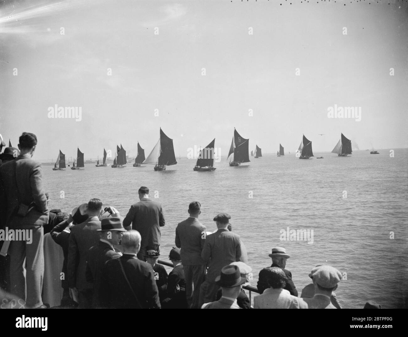 Course de barges Thames . La course de départ . 1938 Banque D'Images