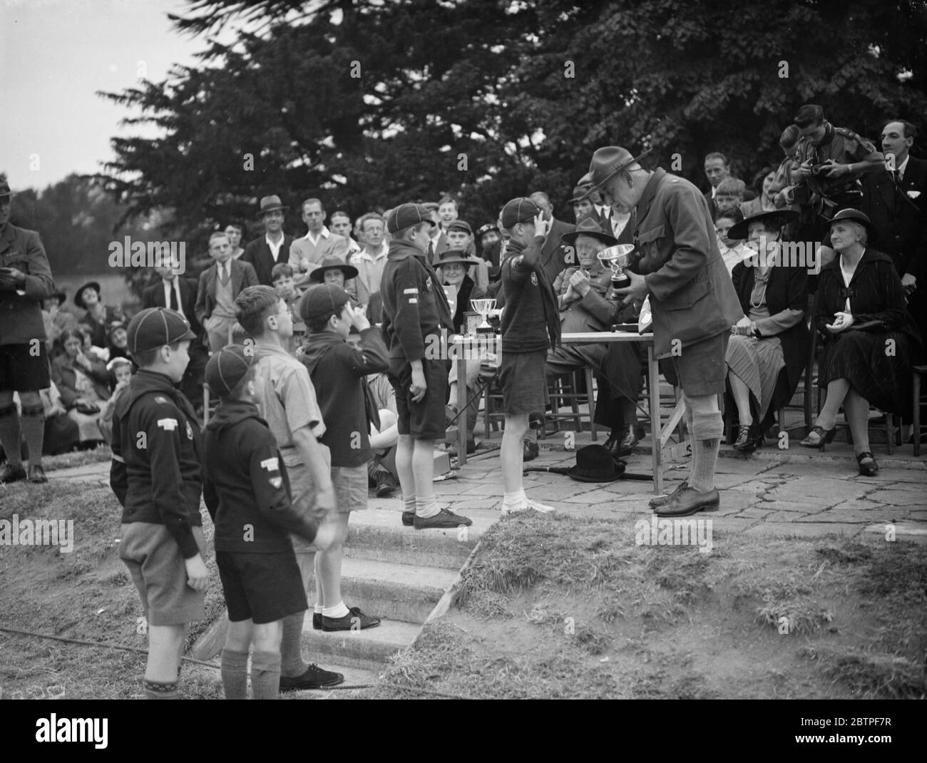 Les Scouts sportifs à Sidcup . Présentation aux scouts cub . 1938 Banque D'Images