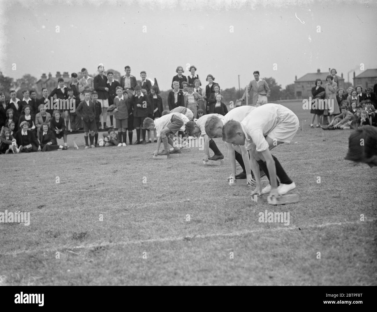 Sport à l'école Swanscombe . Début de la course . 1938 Banque D'Images